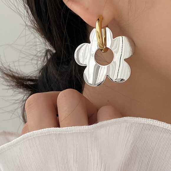Hollow Out Flower Shaped Drop Earrings - Picture 1 of 3